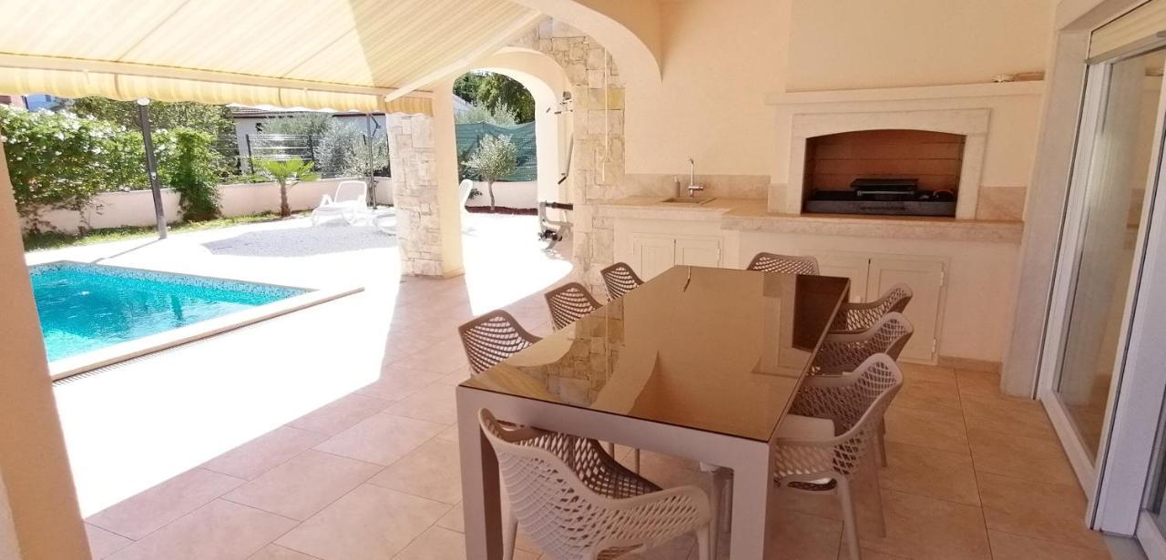 Villa Martina Pinezići Exteriör bild