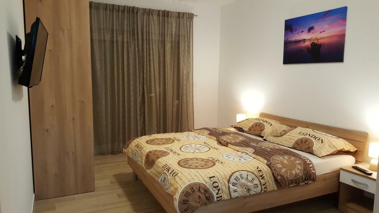 Villa Martina Pinezići Exteriör bild